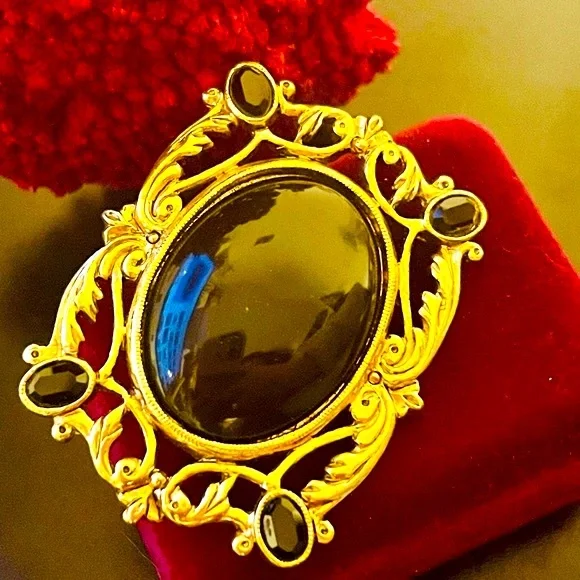 1928 Gold and Black Rectangle Brooch - Picture 3 of 12